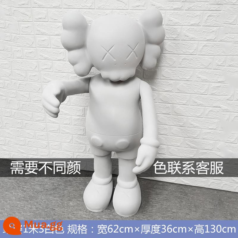 kaws trang trí lớn tác phẩm điêu khắc Sesame Street búp bê bạo lực gấu net màu đỏ cửa hàng phòng khách đổ bộ thủy triều chơi thẻ đục lỗ lớn ảnh - Đứng 1,3 mét màu trắng