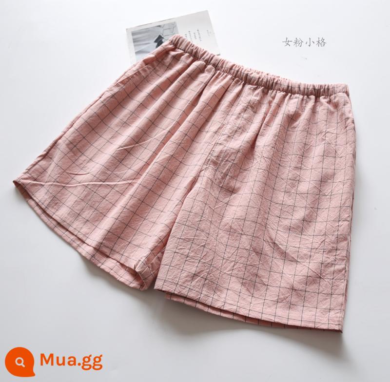 Kẻ sọc đơn giản Nhật Bản Bộ đồ ngủ nữ nam mùa hè cotton nguyên chất cotton giặt mỏng phần quần short đi biển cặp đôi nhà quần - Lưới nhỏ màu hồng nữ [quần short cotton đã giặt]