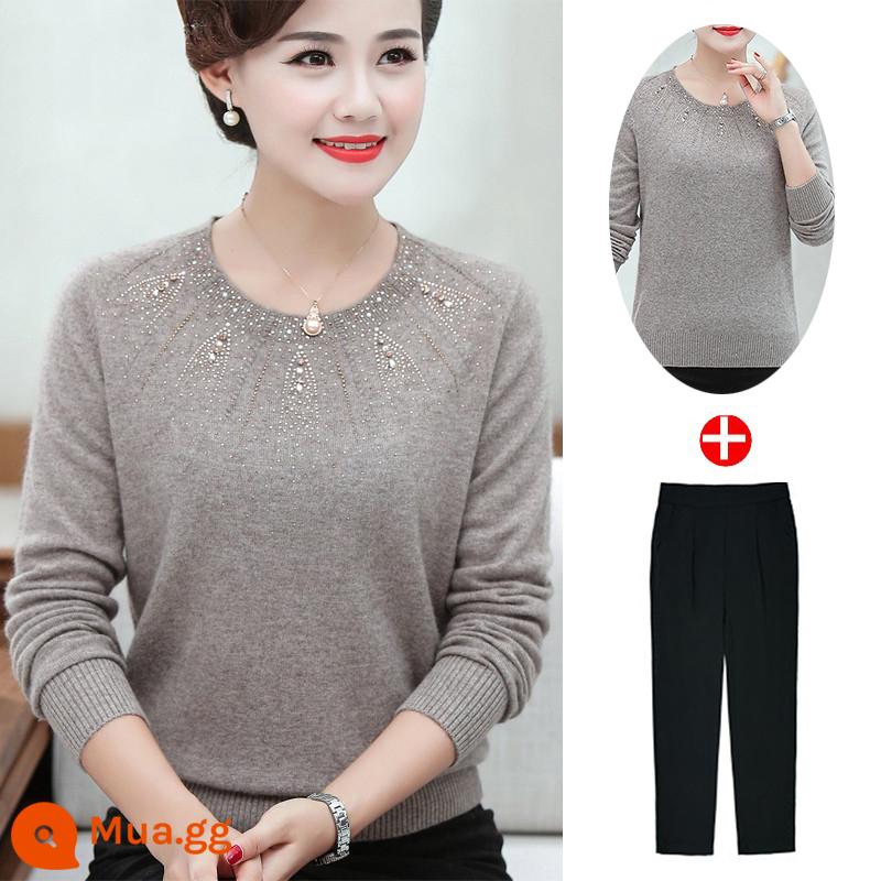 Áo len cashmere trung niên của phụ nữ 100 len nguyên chất áo khoác ngoài phong cách nước ngoài thu đông dệt kim áo len lông cừu chồn trung niên và cao tuổi - Lạc đà + quần