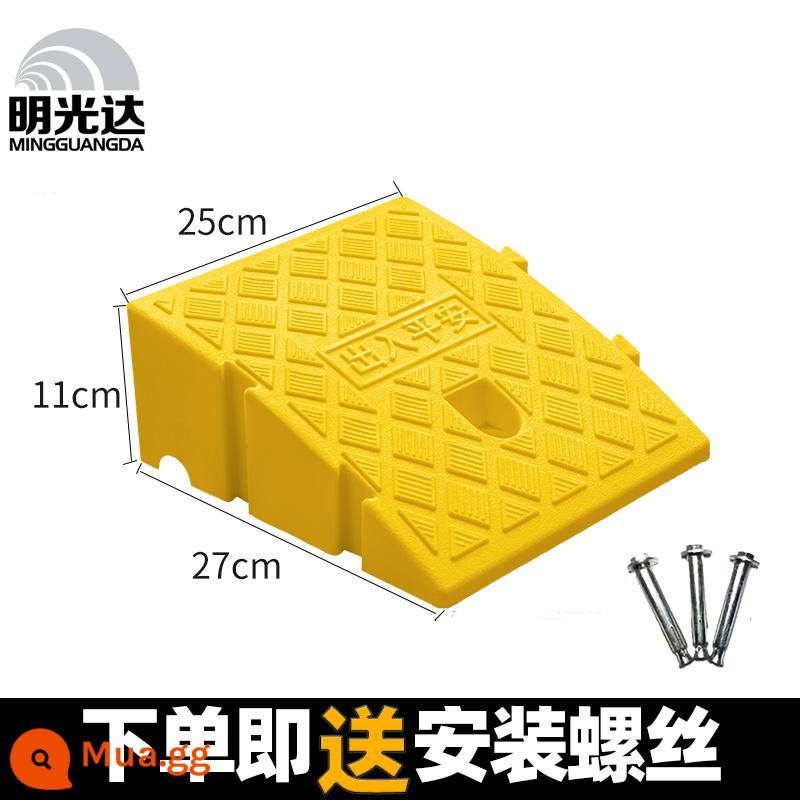 Bậc tam giác pad dốc pad răng đường dọc theo dốc nhựa xe leo dốc ngưỡng pad pad tam giác pad giảm tốc - Snap vàng cao 11cm