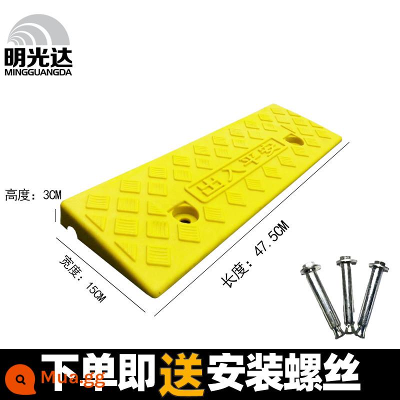 Bậc tam giác pad dốc pad răng đường dọc theo dốc nhựa xe leo dốc ngưỡng pad pad tam giác pad giảm tốc - Màu vàng cao 3CM