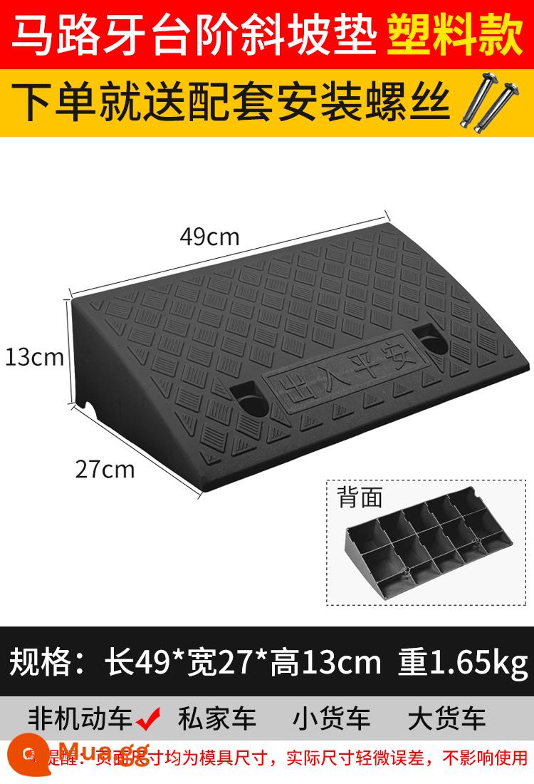 Bậc tam giác pad dốc pad răng đường dọc theo dốc nhựa xe leo dốc ngưỡng pad pad tam giác pad giảm tốc - Nhựa đen dài 49*rộng 27*cao 13cm