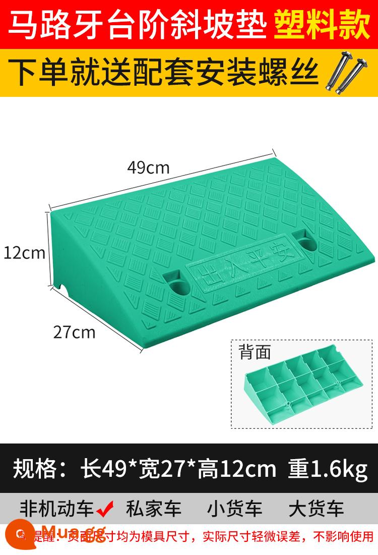 Bậc tam giác pad dốc pad răng đường dọc theo dốc nhựa xe leo dốc ngưỡng pad pad tam giác pad giảm tốc - Nhựa xanh dài 49*rộng 27*cao 12cm