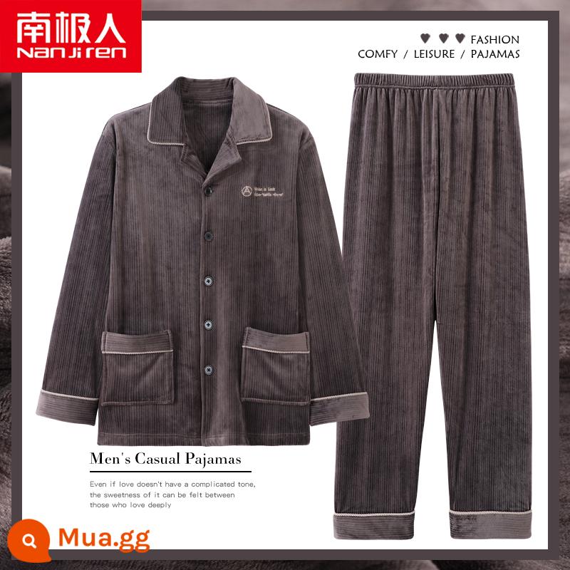 Bộ đồ ngủ nam Nanjiren của mùa xuân và mùa thu mỏng phần lông cừu san hô flannel quần áo mặc nhà mùa thu và mùa đông đảo lông cừu dày cộng với lông cừu - Kaki Nam đậm SDH911012 Đồng