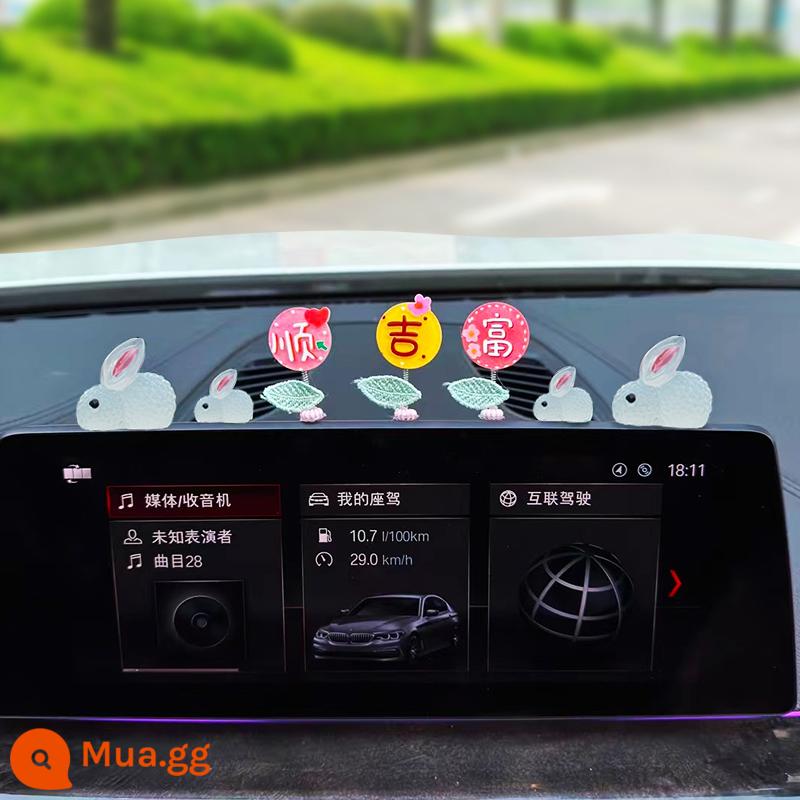 Xe Mới Trang Trí Dạ Quang Bunny Xe Điều Khiển Trung Tâm Siêu Dễ Thương Internet Người Nổi Tiếng Sáng Tạo Trang Trí Xe Tiếp Liệu Daquan - Thỏ dạ quang [2 lớn+2 nhỏ]+Hoa lắc đầu Shun Jifu