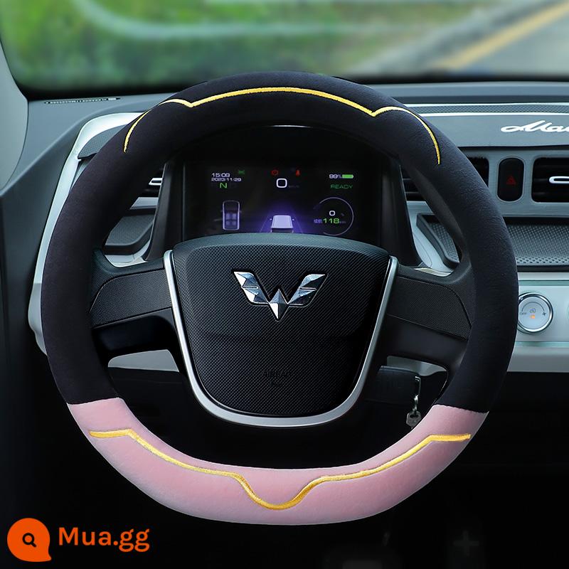 Wuling Hongguang Mini Bọc Vô Lăng Sang Trọng Mùa Đông Bộ Tay Cầm Loại D Chery QQ Kem Kiến Nhỏ Ngô Sáp - [Phong cách nhung lông ngắn] Mẫu dập nóng màu hồng và đen-loại 36D