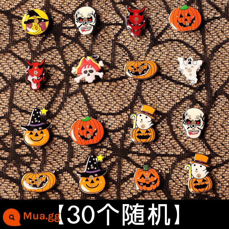 Đèn lồng bí ngô phát sáng vòng trang trí Halloween trẻ em mẫu giáo đồ chơi phụ kiện quà tặng nhỏ ảnh đạo cụ - Trâm cài [30 ngẫu nhiên]