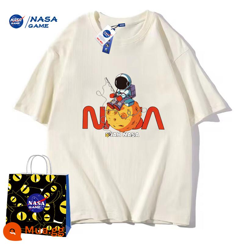 Trang web chính thức của NASA GAME sản phẩm mới đồng thương hiệu 2024 Áo phông ngắn tay cotton nguyên chất dành cho nam và nữ Áo phông hàng hiệu hợp thời trang Áo thun đôi - Áo thun hoa mai của phi hành gia NASA