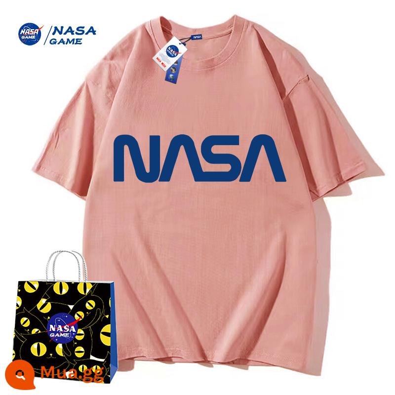 Trang web chính thức của NASA GAME sản phẩm mới đồng thương hiệu 2024 Áo phông ngắn tay cotton nguyên chất dành cho nam và nữ Áo phông hàng hiệu hợp thời trang Áo thun đôi - Áo phông hồng nhãn xanh của NASA