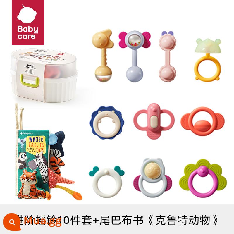 Babycare Cao Cấp Tay Lục Lạc Đồ Chơi Xếp Hình Nắm Tập Răng Fixer Có Thể Cắn 0-3-6 Tháng - Bộ lục lạc cao cấp 10 món + sách vải đuôi