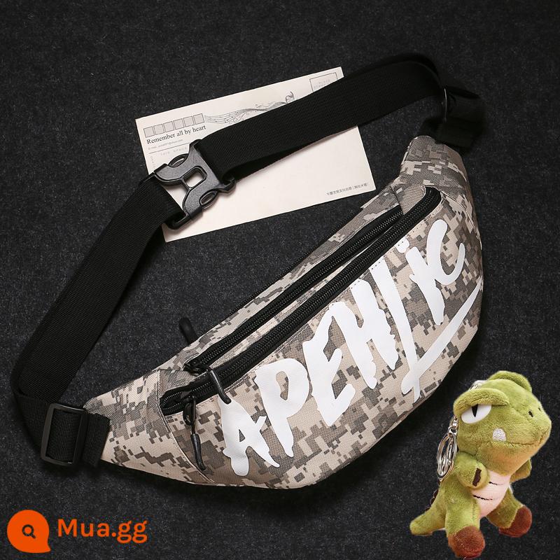 Bag Cross -body túi nam Túi eo nam, thủy triều, túi vai nam phiên bản Hàn Quốc của Tide Brand Túi nhỏ Túi đeo vai Bag Túi vú Mùa hè - Ngụy trang màu xám nhạt với mặt dây chuyền khủng long