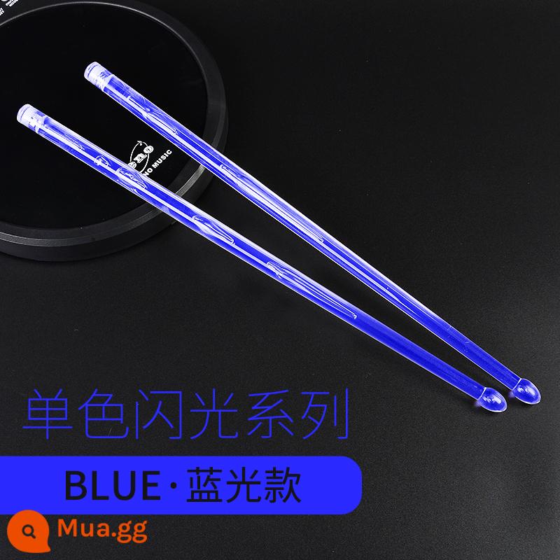 Thanh trống phát sáng 5A giá đỡ trống thanh trống jazz búa biểu diễn sân khấu phát sáng nylon thanh trống phát sáng thanh trống 7A - Que trống flash polymer bền [xanh] 5A