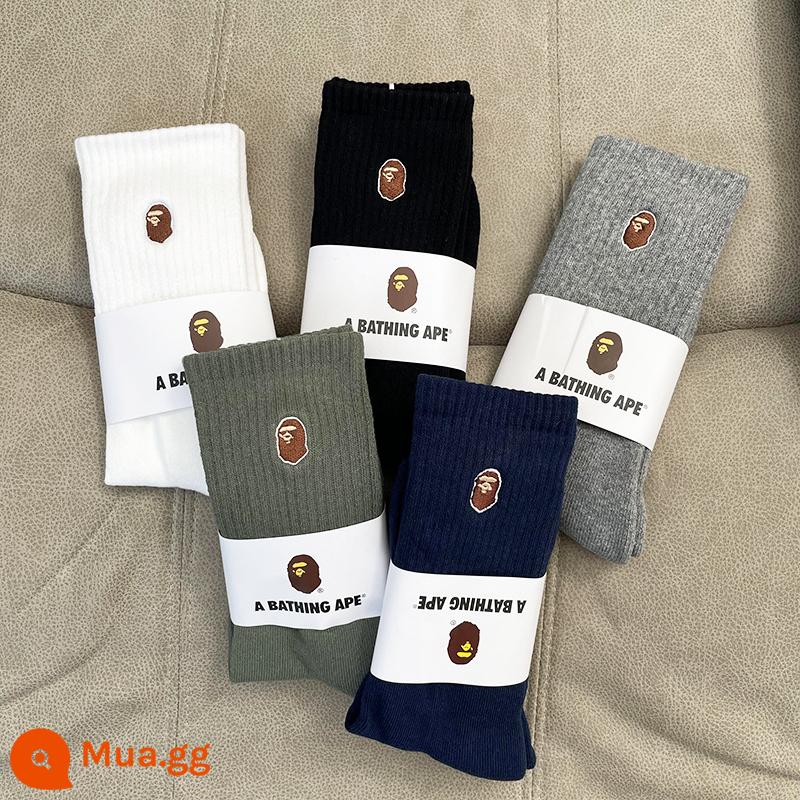 bape ape đầu triều Nhật vớ thêu cao ống dày vớ đồng màu giữa ống khăn trắng đáy vớ thể thao mùa xuân và mùa thu - Đen + trắng + xám + xanh navy + xanh đậm [5 đôi ống cao]