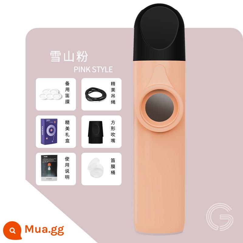 Trình diễn nhạc cụ Kazoo chuyên nghiệp có thể thổi sáo và ngân nga kèn kazoo mà không cần học loại sáo saxophone mới - bột núi tuyết