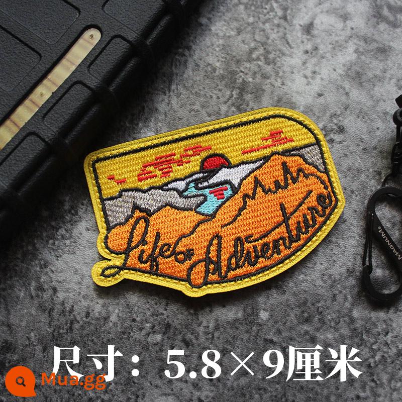 Thêu Velcro Scenic Morale Patch Phiêu lưu ngoài trời Cắm trại Traveller Keo Armband Morale Patch - cuộc sống phiêu lưu