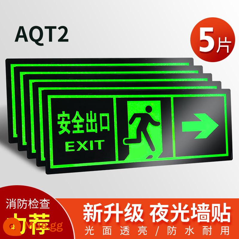 Biển báo thoát an toàn dạ quang dán tường dán sàn cầu thang đoạn sơ tán khẩn cấp biển báo thoát hiểm khẩn cấp biển báo cháy biển báo nhắc nhở tự phát sáng dán mốc huỳnh quang biển cảnh báo biển báo dán - 5 miếng lối thoát hiểm bên phải (14*36cm)