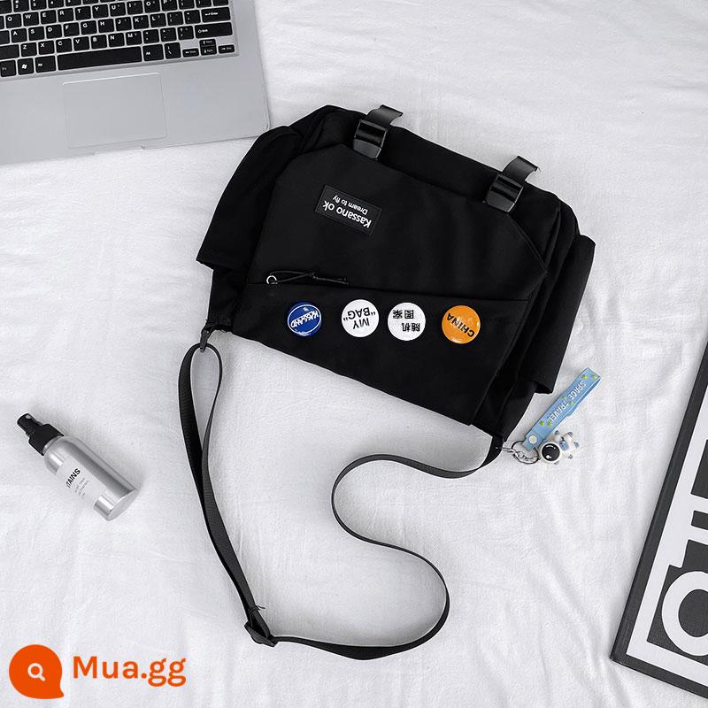 Bag -body Túi nam giới thương hiệu Tide Thương hiệu Nhật Bản CASUAL LỚN -CAPInity Postman Messenger Messenger Model's Bag Sports Bag Bag Student - Đen + mặt dây chuyền phi hành gia + bốn huy hiệu ngẫu nhiên