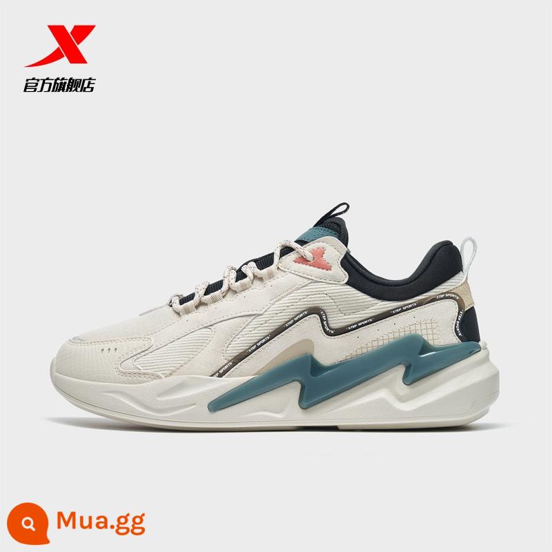 Xtep Lightning Giày Thường Thu Đông 2022 Giày Sneaker Da Mới Cho Nam Và Nữ Mẫu Giày Đôi Chính Hãng Tất Cả Phù Hợp - Phong cách trà trắng/đen của nam giới