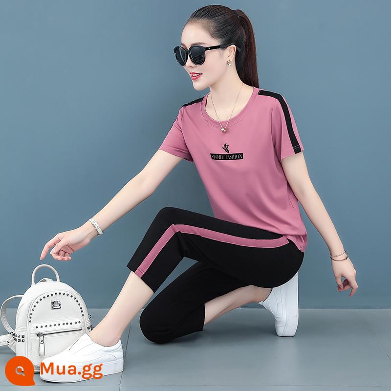 Bộ đồ thể thao cotton quần áo mùa hè của phụ nữ 2023 thời trang mùa hè mới của mẹ quần áo thường ngày mùa hè bộ đồ hai mảnh ngắn tay - Hồng (bộ quần crop) 7716