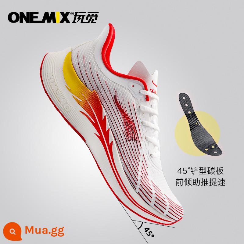 Onemix Play áo giáp có cánh tấm carbon toàn bộ lòng bàn tay giày chạy bộ marathon chuyên nghiệp cho nam giày chạy bộ giảm xóc siêu nhẹ giày thể thao cho nữ - Phượng trắng và đỏ (nam nữ giống nhau)