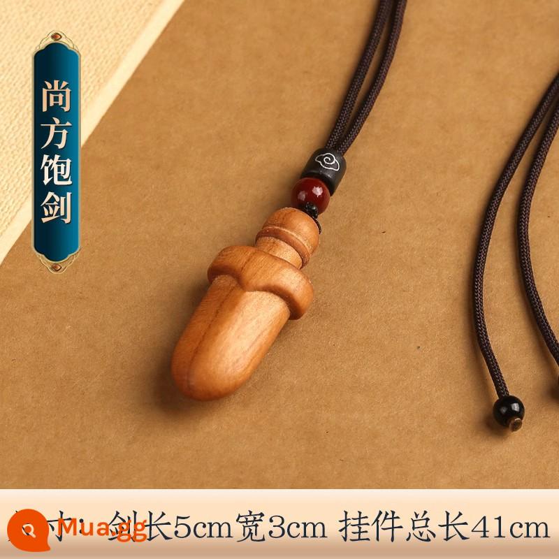 Xiao Li Fei Sword Baby Baby Gỗ đào tự nhiên Mặt dây chuyền nhỏ Fat Knife Shangfang Full Sword Xiao Li Fei Dao Handmade Sword - Mẫu mặt dây chuyền thanh kiếm đầy đủ Taomu Shangfang (sẵn sàng giao hàng nhanh)