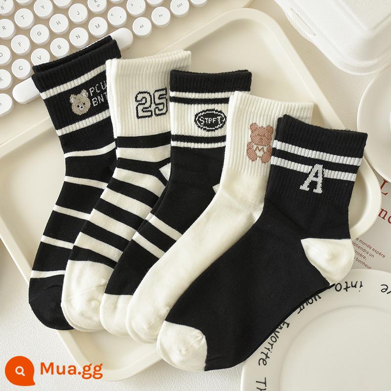 Tất gấu xanh đến giữa bắp chân nữ cotton nguyên chất mùa thu phiên bản Hàn Quốc tất đa năng dễ thương học sinh thể thao phong cách Nhật Bản xuân thu - Ống trung gấu chữ trắng đen 5 đôi