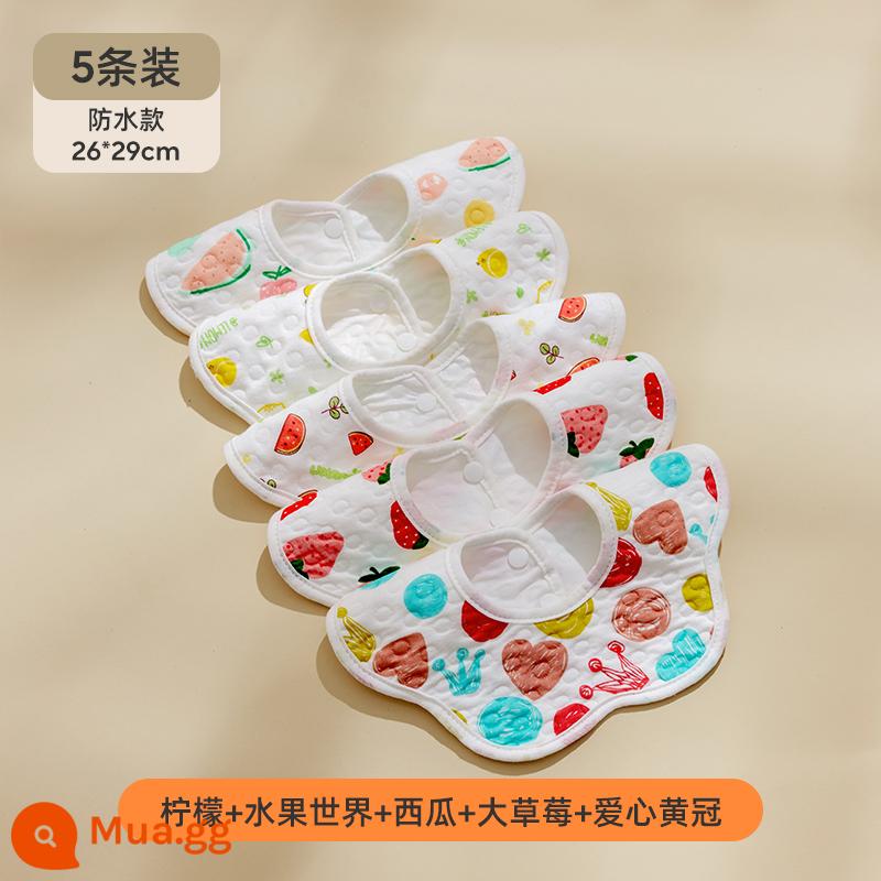 Jingqi bé nước miếng khăn yếm cotton nguyên chất gạc nam nữ chống thấm nước chống nôn yếm yếm có dây đeo mùa thu đông bé sơ sinh yếm - 5 gói mô hình không thấm nước [Chanh + Thế giới trái cây + Dưa hấu + Dâu lớn + Vương miện vàng tình yêu]