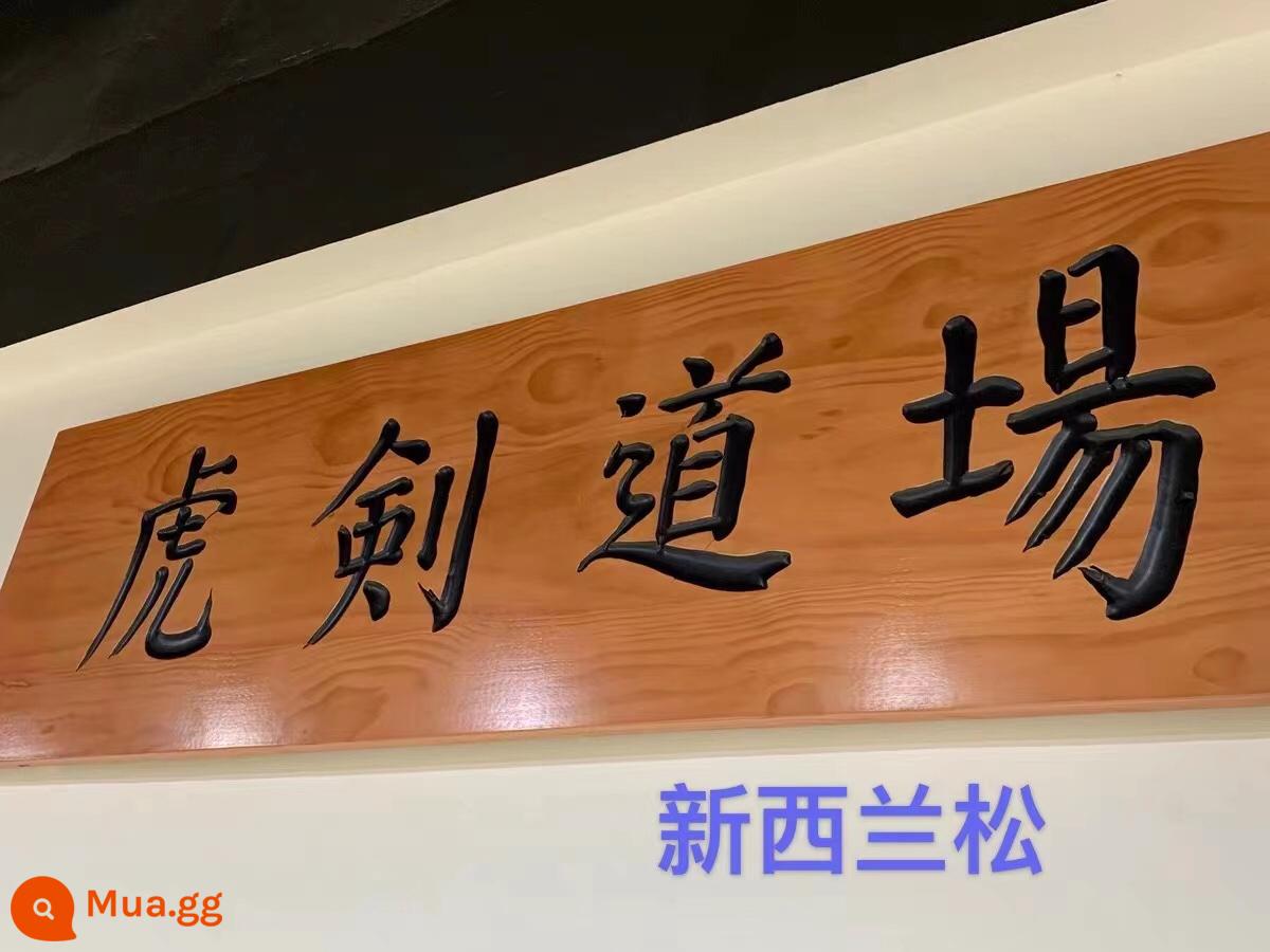 Bảng gỗ nguyên khối làm theo yêu cầu cho cửa quán, bảng gỗ cổ kinh doanh đồ gỗ của công ty khắc đang phát đạt, bảng làm theo yêu cầu chúc mừng khai trương - thông New Zealand