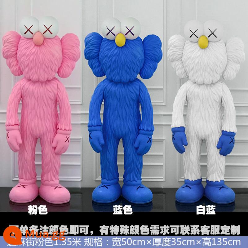 kaws trang trí lớn tác phẩm điêu khắc Sesame Street búp bê bạo lực gấu net màu đỏ cửa hàng phòng khách đổ bộ thủy triều chơi thẻ đục lỗ lớn ảnh - Phố Mè Xanh Đậm 1,3 mét