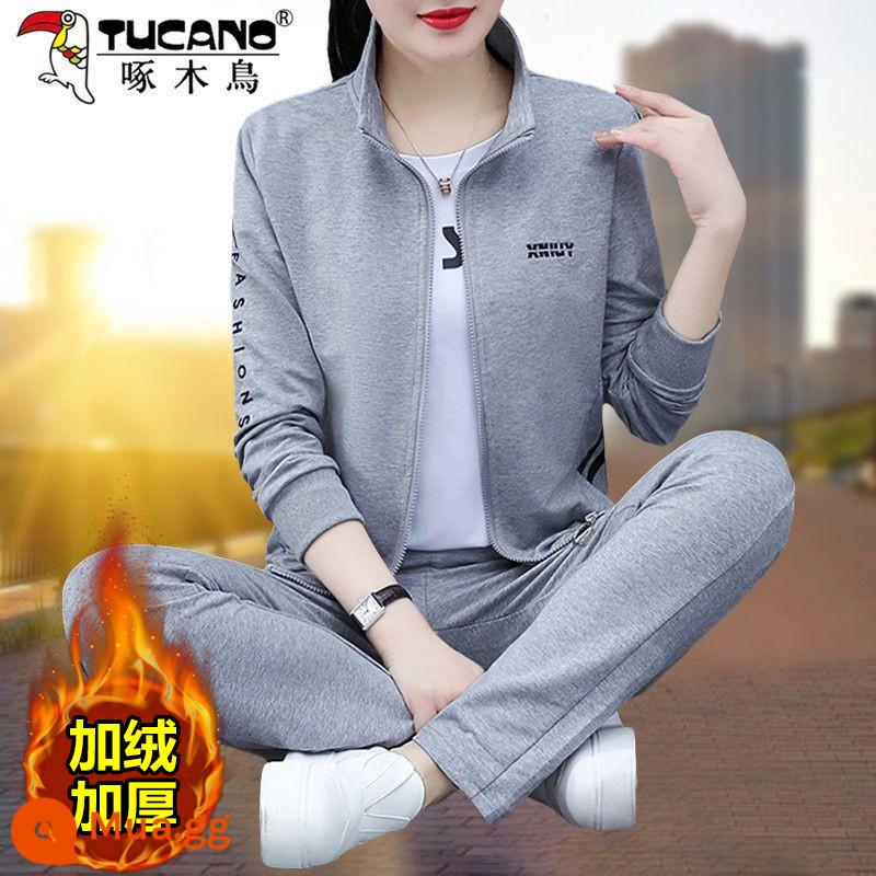 Bộ đồ thể thao giản dị Woodpecker dành cho nữ quần áo đầu xuân 2023 thời trang mới giảm tuổi phong cách nước ngoài áo khoác mẹ trung niên - Áo thun ngắn tay màu xám (bộ ba món có lông cừu) không có lông cừu