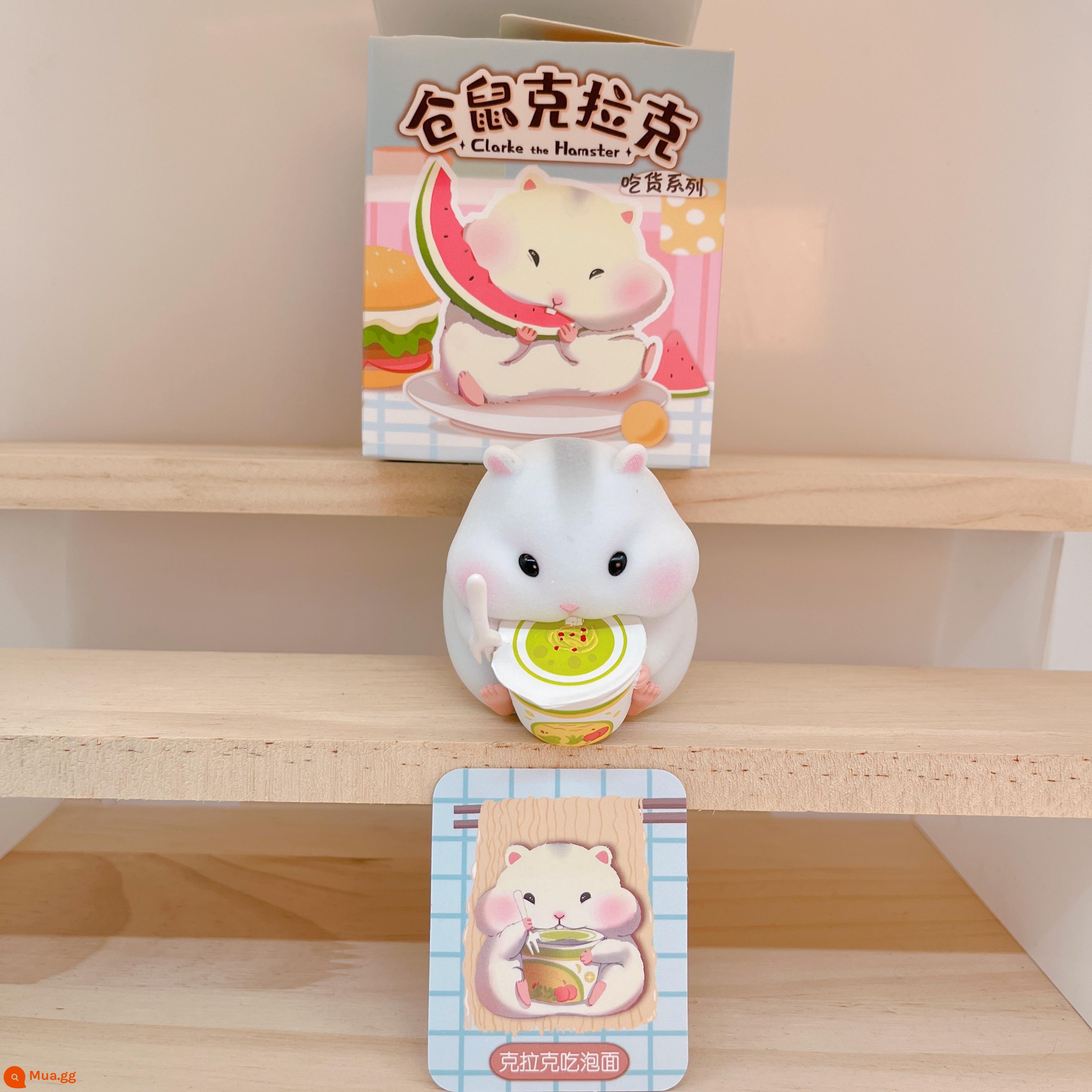 Hamster Clark Food Series Blind Box Đổ Xô Mô Hình Cô Gái Dễ Thương Búp Bê Nhỏ Trẻ Em Quà Tặng Trang Trí Xe Hơi - Clark ăn mì gói và nhận miễn phí nhãn dán 3M