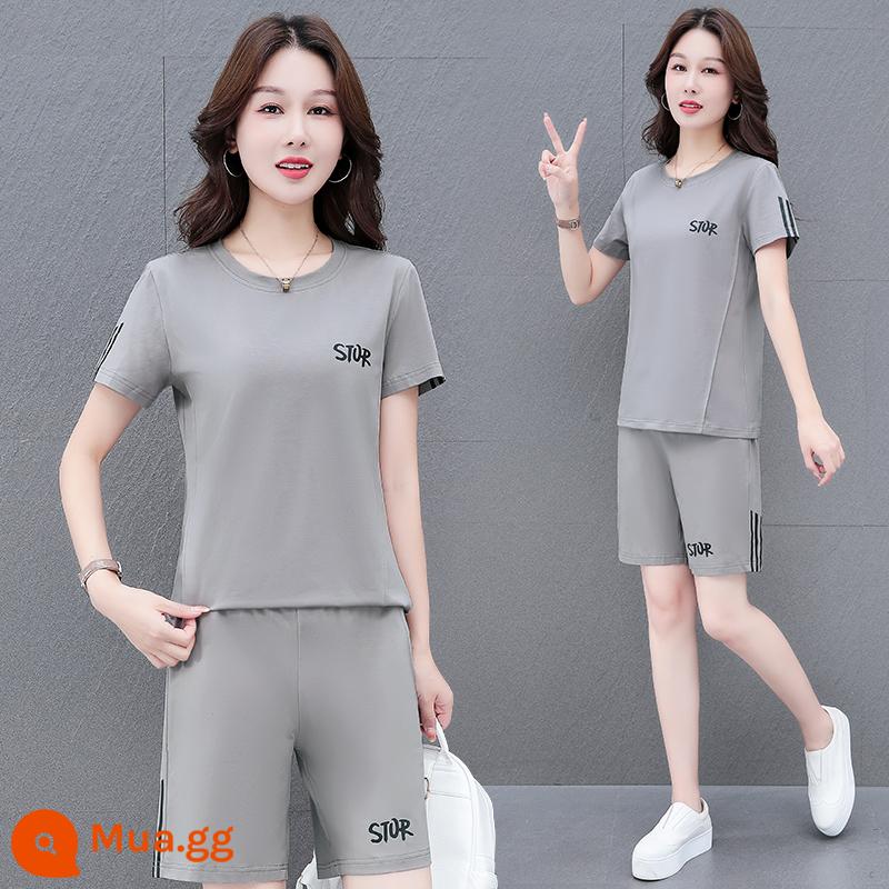 Bộ đồ thể thao cotton nguyên chất cho nữ mùa hè mỏng 2023 mới dành cho mẹ trung niên quần short ngắn tay thời trang giảm tuổi tác hai mảnh - xám