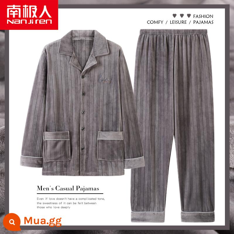 Bộ đồ ngủ nam Nanjiren của mùa xuân và mùa thu mỏng phần lông cừu san hô flannel quần áo mặc nhà mùa thu và mùa đông đảo lông cừu dày cộng với lông cừu - Nam SD H911017 xám nhạt