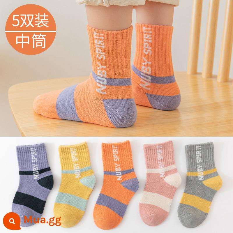 Vớ của các cô gái mùa thu và mùa đông cotton cotton mid -tube trẻ em với vòng tròn ấm làm tóc dày vào mùa đông cô gái dễ thương cho bé - Phối màu chữ - 5 đôi (tất cotton thu đông)