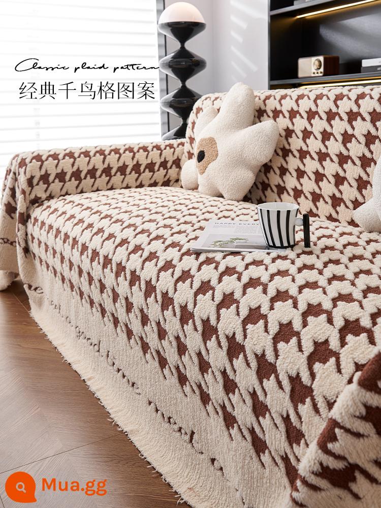 Vải bọc ghế sofa cao cấp cho tất cả các mùa, vỏ bọc đa năng cho đệm sofa, chăn chống trượt sang trọng mùa đông - Nhung bông ấm áp và thoải mái màu nâu Qianman