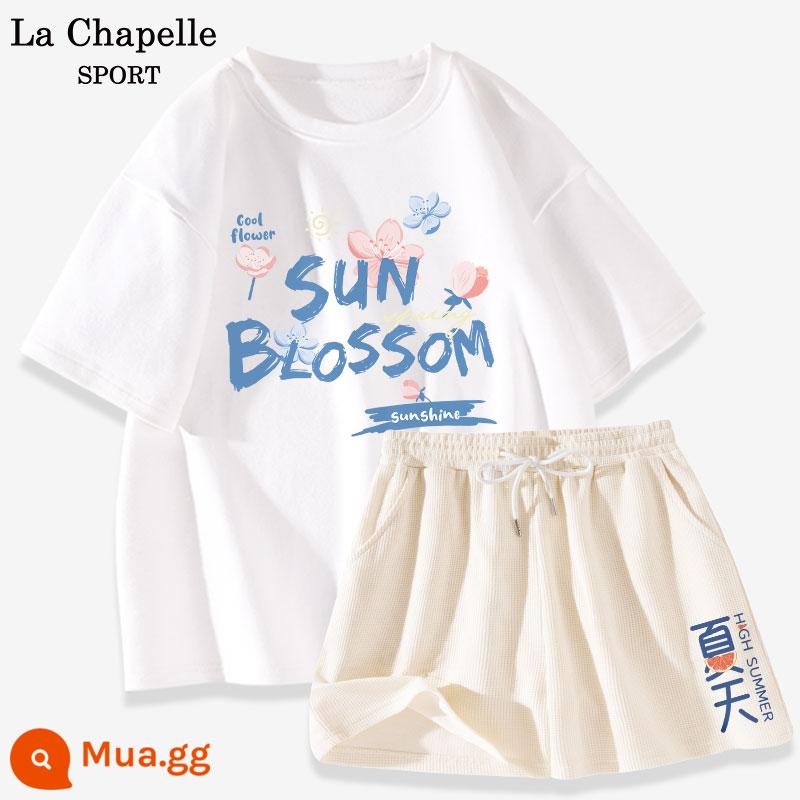 Bộ đồ thể thao La Chapelle nữ 2023 cotton mùa hè mới quần đùi ngắn tay giản dị bộ đồ hai mảnh giảm tuổi X - Trắng (hoa mùa hè nở) + trắng sữa (quần bưởi mùa hè chỉ dưới bên trái)