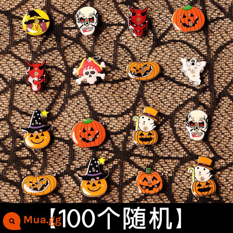 Đèn lồng bí ngô phát sáng vòng trang trí Halloween trẻ em mẫu giáo đồ chơi phụ kiện quà tặng nhỏ ảnh đạo cụ - Trâm cài [100 ngẫu nhiên]