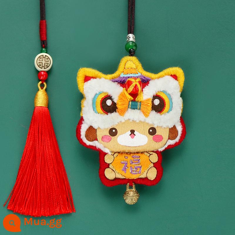 Đánh Thức Sư Tử Mặt Dây Chuyền Thêu Tự Làm Biểu Tượng Hòa Bình Handmade Thêu Gói Sinh Nhật Gửi Bố Gửi Bạn Trai Ô Tô Mặt Dây Chuyền - [Lion Dance Puppy] Miễn phí băng thêu + ngải cứu