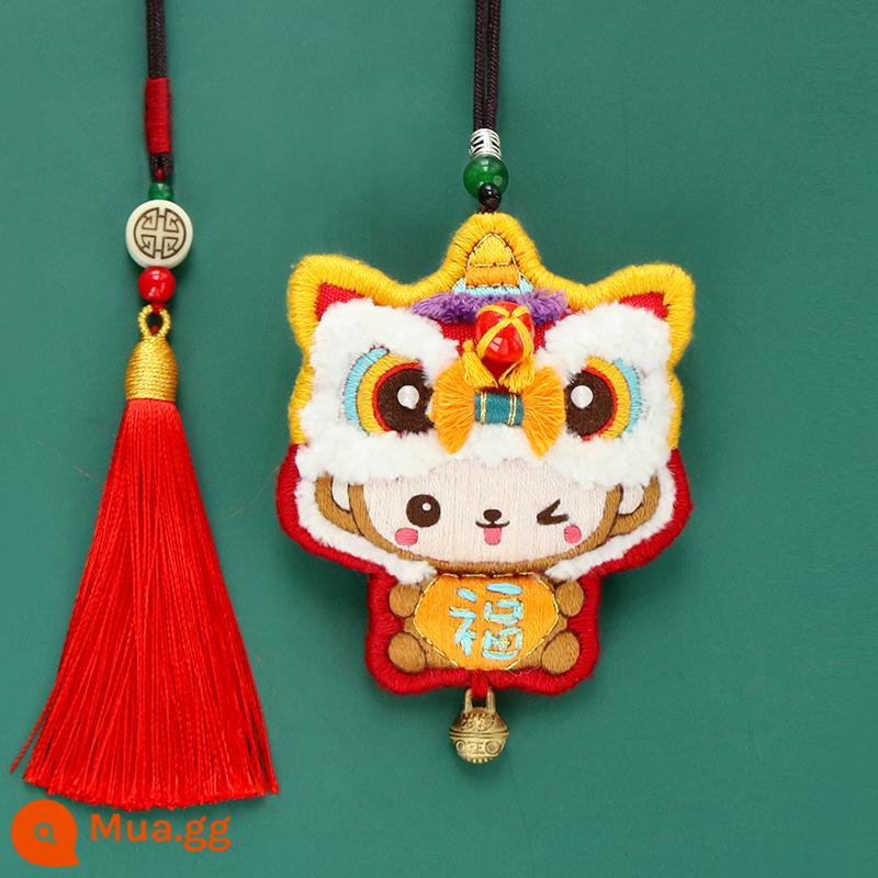 Đánh Thức Sư Tử Mặt Dây Chuyền Thêu Tự Làm Biểu Tượng Hòa Bình Handmade Thêu Gói Sinh Nhật Gửi Bố Gửi Bạn Trai Ô Tô Mặt Dây Chuyền - [Lion Dance Monkey] Miễn phí băng thêu + ngải cứu