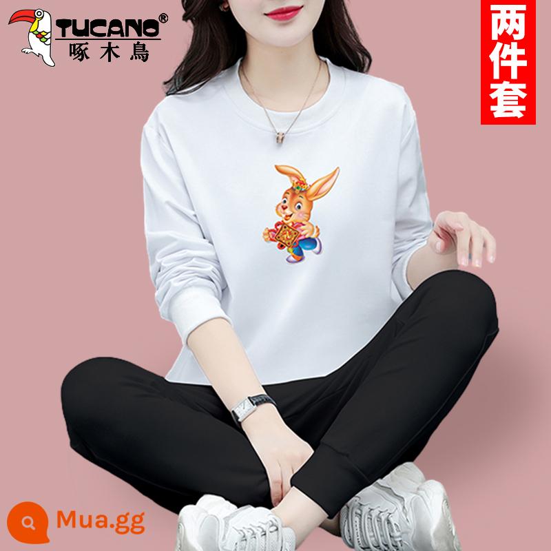 Woodpecker và Velvet Sweater Set Women Spring and Autumn 2023 New Rabbit Year Nun Nunnian Mom Western Trường thể thao màu đỏ đồng phục - Bộ đồ trắng không có nhung