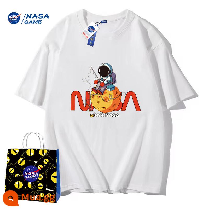 Trang web chính thức của NASA GAME sản phẩm mới đồng thương hiệu 2024 Áo phông ngắn tay cotton nguyên chất dành cho nam và nữ Áo phông hàng hiệu hợp thời trang Áo thun đôi - Áo phông trắng của phi hành gia NASA