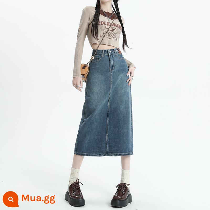 Váy denim phong cách retro cho nữ mùa xuân thu 2023 phiên bản dài vừa phải mùa hè mới có túi xẻ hông Váy hông - Màu xanh cổ điển (khe sau)