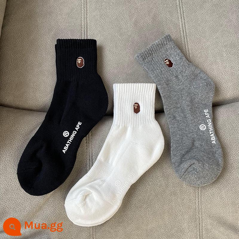 bape ape đầu triều Nhật vớ thêu cao ống dày vớ đồng màu giữa ống khăn trắng đáy vớ thể thao mùa xuân và mùa thu - Đen + trắng + xám [3 cặp] [ống vừa]