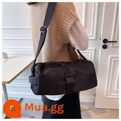 Túi bánh mì nướng túi nylon 2023 mới màu đỏ túi nhỏ túi vải Messenger vải Oxford thể dục thể thao túi nữ - Dây đeo vai màu đen kích thước lớn để tập thể dục