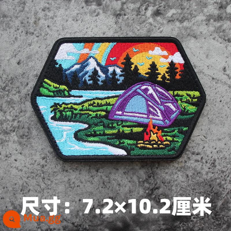 Thêu Velcro Scenic Morale Patch Phiêu lưu ngoài trời Cắm trại Traveller Keo Armband Morale Patch - Dòng suối sáng tím