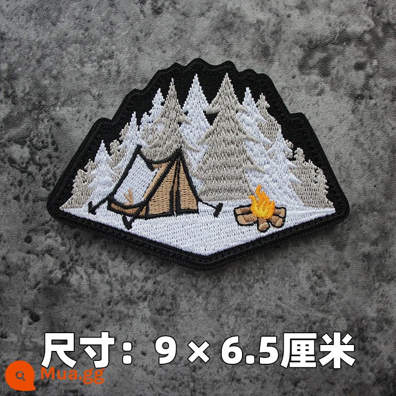 Thêu Velcro Scenic Morale Patch Phiêu lưu ngoài trời Cắm trại Traveller Keo Armband Morale Patch - Trại tuyết đa giác màu trắng