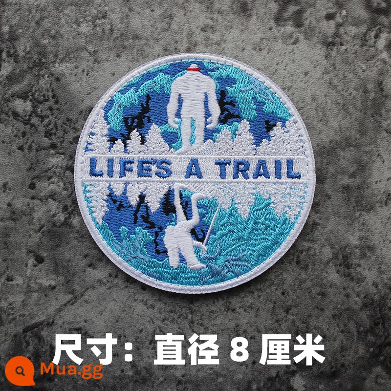 Thêu Velcro Scenic Morale Patch Phiêu lưu ngoài trời Cắm trại Traveller Keo Armband Morale Patch - Màu trắng sữa CUỘC SỐNG LÀ MỘT CON TRAIL Savage