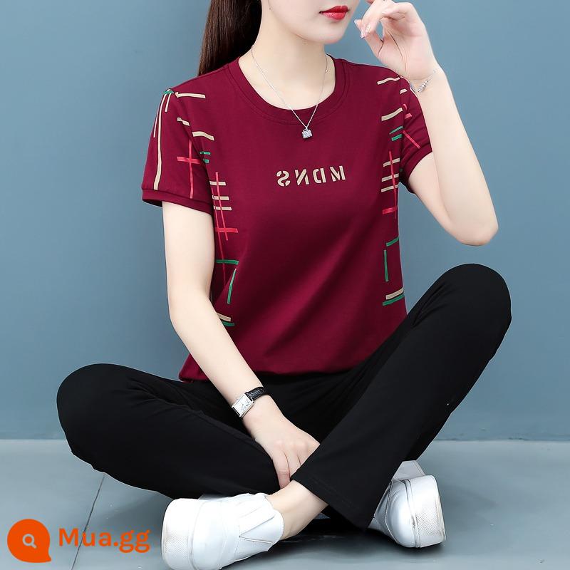 Bộ đồ thể thao cotton thường ngày cho nữ mùa hè 2022 bộ đồ hai mảnh ngắn tay mới phóng khoáng phong cách nước ngoài bốn mươi tuổi - Màu đỏ tía (tay ngắn + quần dài)