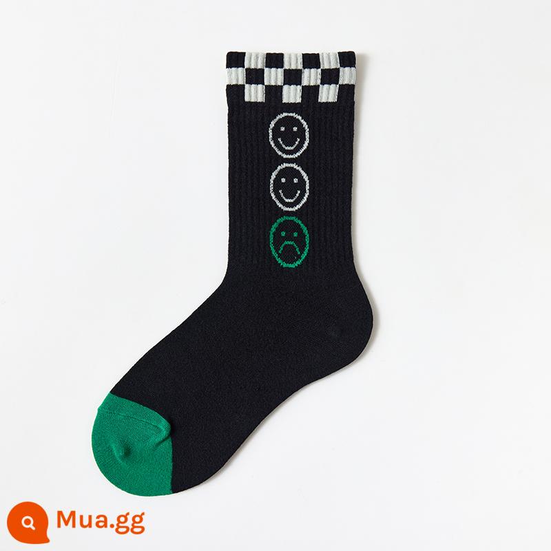 NickSocks đen trắng kẻ sọc cổ điển khuôn mặt tươi cười vớ ống giữa cổ điển phối màu cổ điển cặp vớ thủy triều phiên bản Hàn Quốc - Mặt cười kẻ sọc