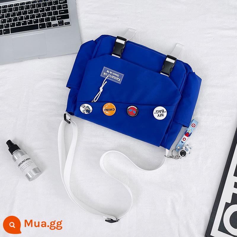 Bag -body Túi nam giới thương hiệu Tide Thương hiệu Nhật Bản CASUAL LỚN -CAPInity Postman Messenger Messenger Model's Bag Sports Bag Bag Student - Màu xanh + mặt dây chuyền phi hành gia + bốn huy hiệu ngẫu nhiên